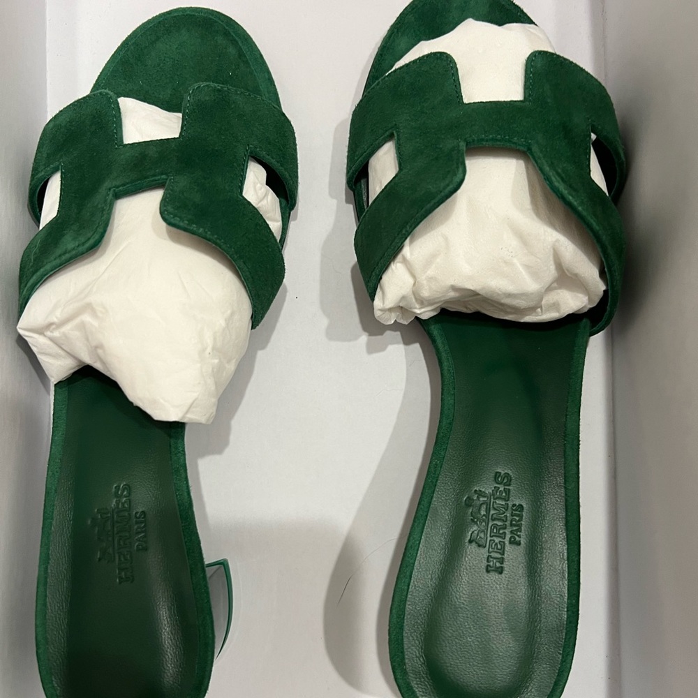 BRAND NEW SPECIAL EDITION EMRALD HERMES SANDAL